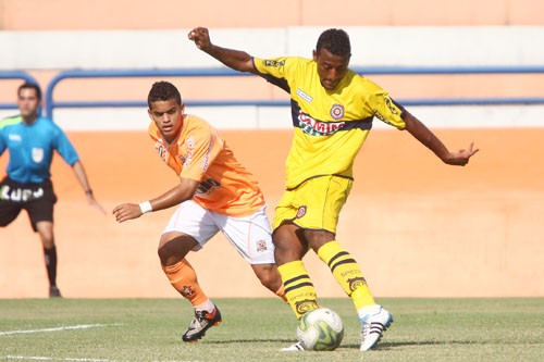 Madureira vence e garante vaga na próxima fase