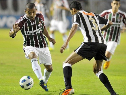 Fluminense vence o Santos e segue na zona da Libertadores