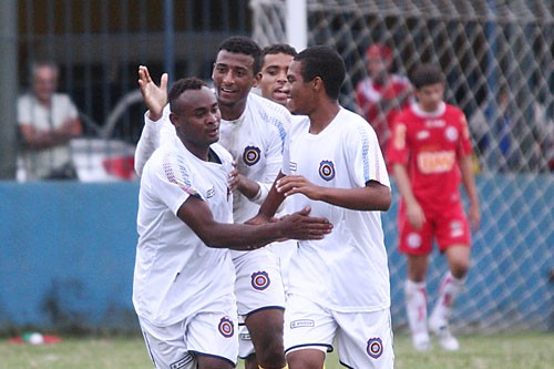 Obina comemora gol e mostra confiança no grupo do Madureira