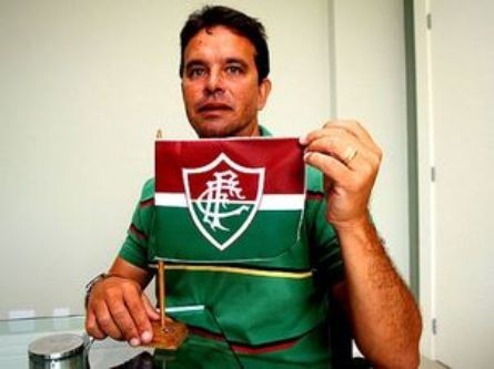 Morre Super Ézio, artilheiro tricolor da década de 90