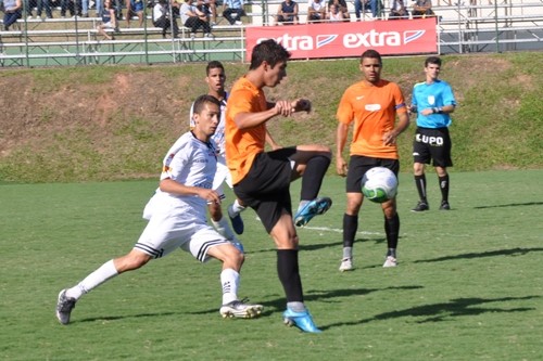 Sendas vence o Resende e encosta nos líderes