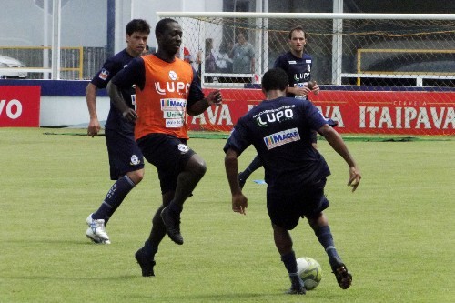 Macaé Esporte recebe o Madureira no Moacyrzão