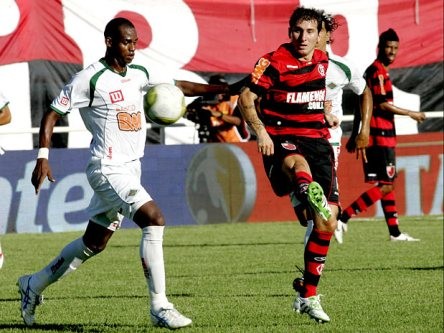 Sem Ronaldinho Gaúcho, Flamengo empata sem gols com a Cabofriense