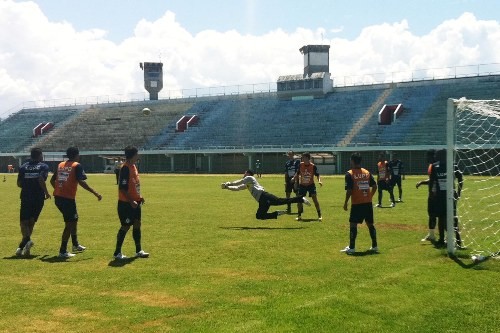 Confronto dos opostos no Estádio do Trabalhador