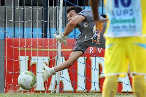 Goleiro Lugão está fora do Carioca