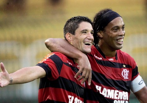 Ronaldinho e Thiago Neves brilham e Flamengo vence na estreia da Taça Rio