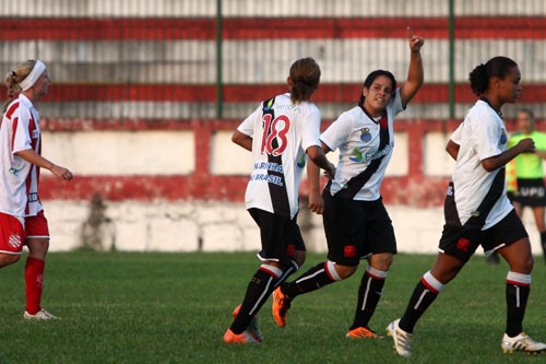 Vasco vence e abre vantagem nas semifinais do Estadual Feminino