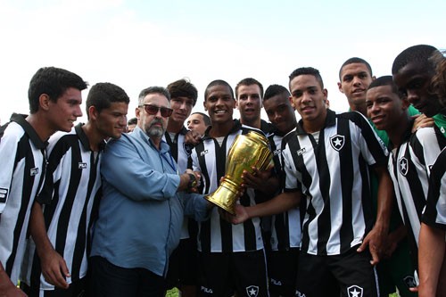 Botafogo recebe a Taça Guanabara de Juniores