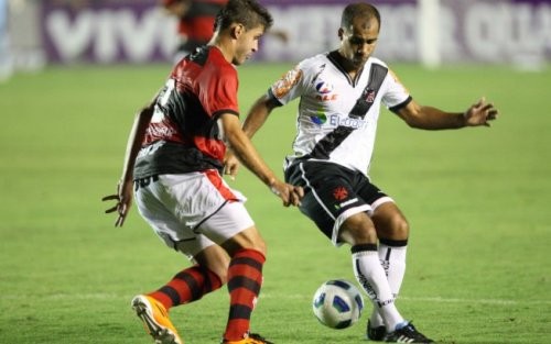 Com gol relâmpago, Vasco vence o Atlético-GO no Serra Dourada