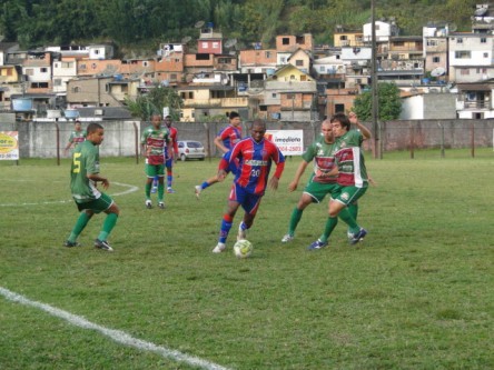 Bonsucesso goleia o Teresópolis e encosta no líder