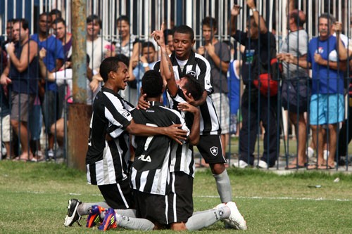 Botafogo largou na frente na decisão de Juniores