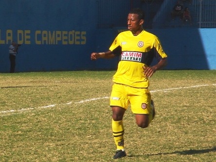 Elias comemora o primeiro gol do Madureira na Série C