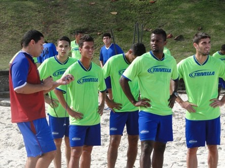 Bonsucesso realiza trabalho físico na praia