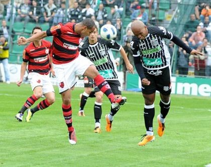 Flamengo empata com o Figueirense e se mantém na vice-liderança