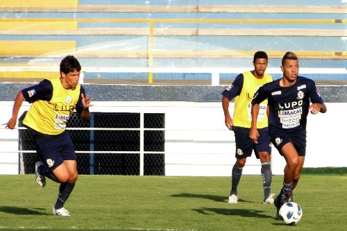 Macaé e Madureira fazem duelo na luta contra o rebaixamento na Série C