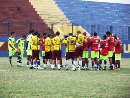 Doze jogadores deixam o Madureira