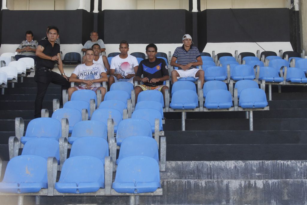 Americano começa a instalar cadeiras do Maracanã