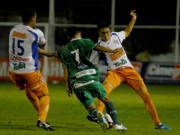 Duque de Caxias domina o jogo, mas não consegue o acesso