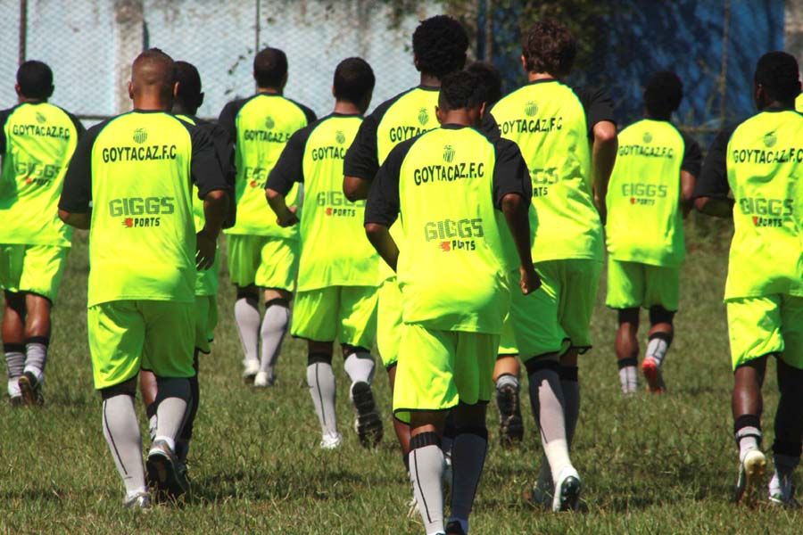 Goytacaz trabalha no Carnaval e dispensa sete jogadores