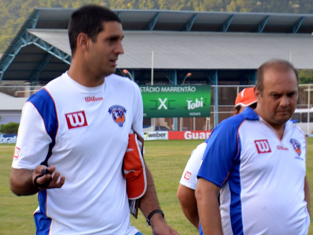 Duque de Caxias apresenta novo treinador