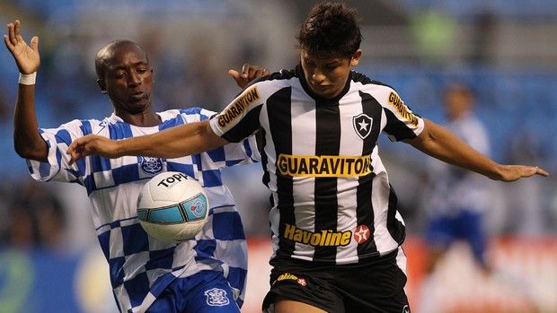 Botafogo goleia e entra na zona de classificação