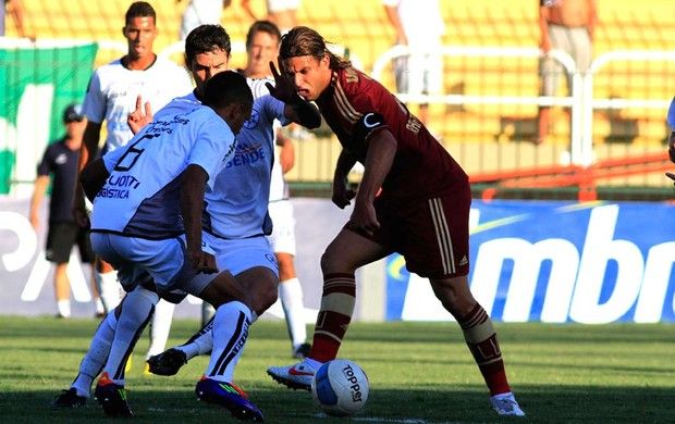 Resende carimba a faixa do Fluminense