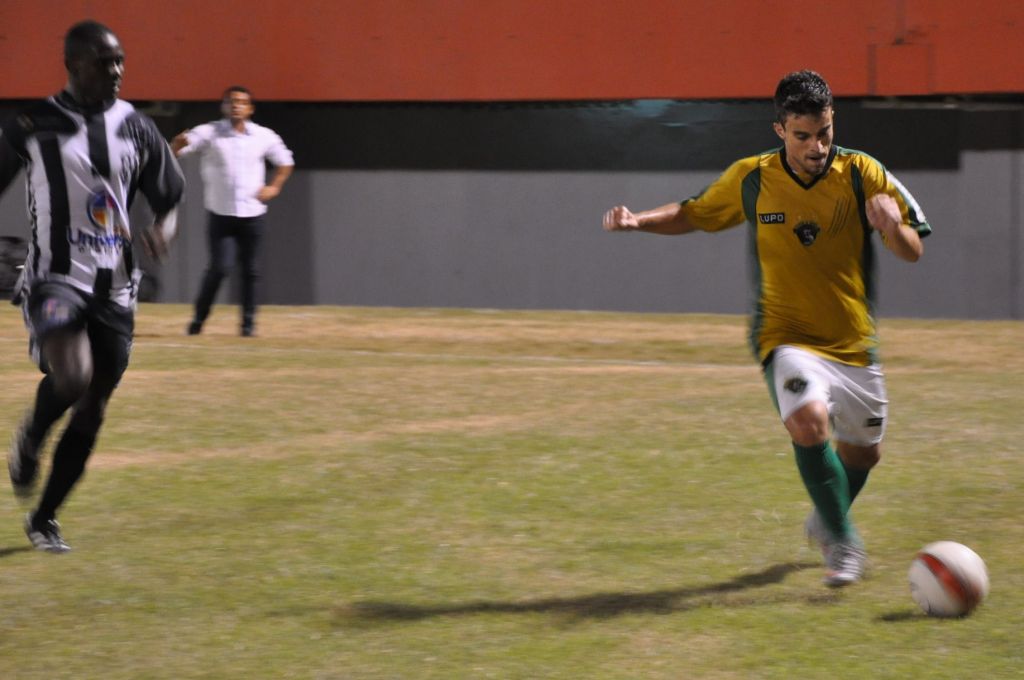 Tigres vence o Mesquita no Giulite Coutinho