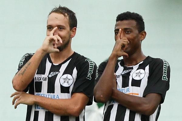 Dupla de ataque funciona e Resende vence o Boavista