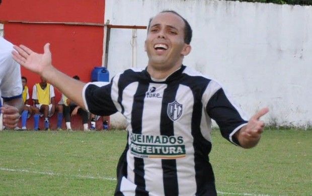 Jogador do Queimados marca oito gols numa partida só