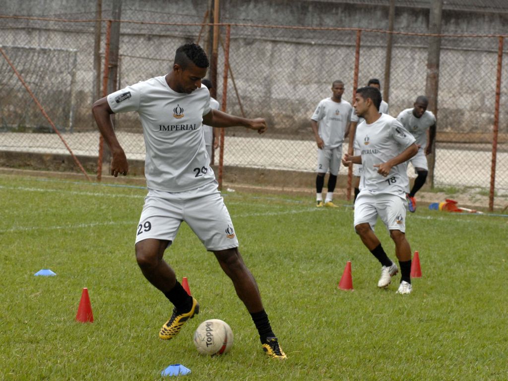 Zagueiro Lucas é o novo reforço do Imperial