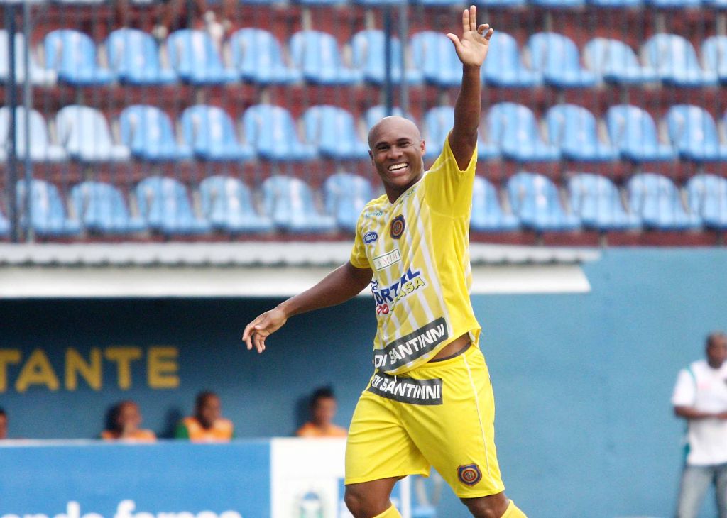 Madureira vence e se afasta da zona do rebaixamento