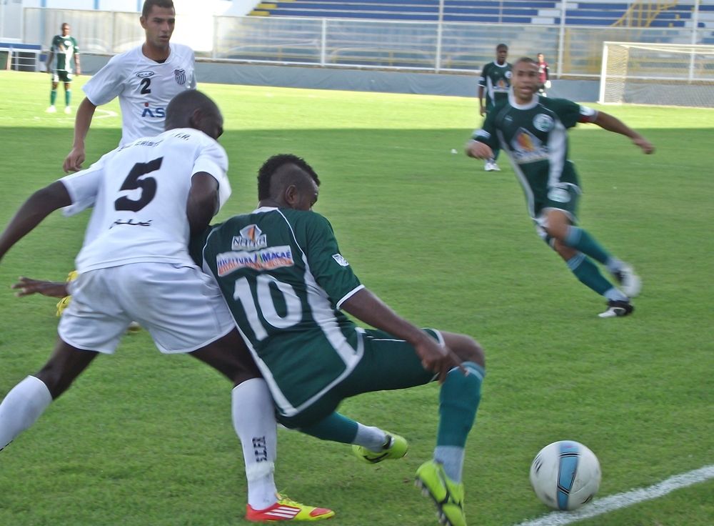 Serra Macaense e São Cristóvão ficam no empate sem gols