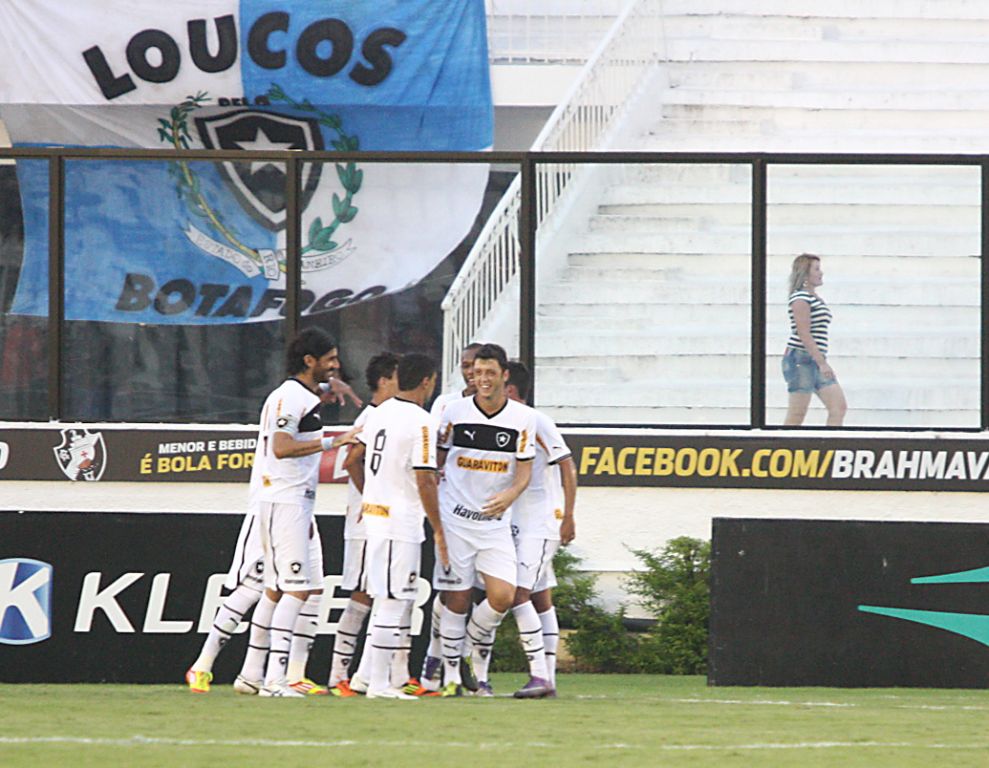 Botafogo empata e enfrenta o Bangu na semifinal