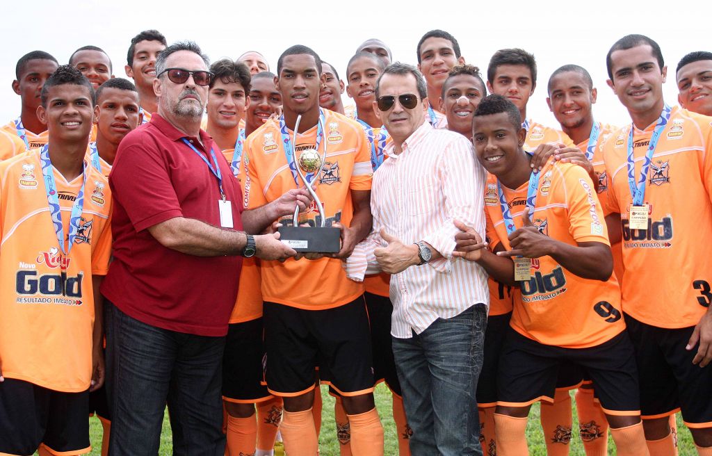 Nova Iguaçu recebe troféu da Taça Guanabara de Juniores