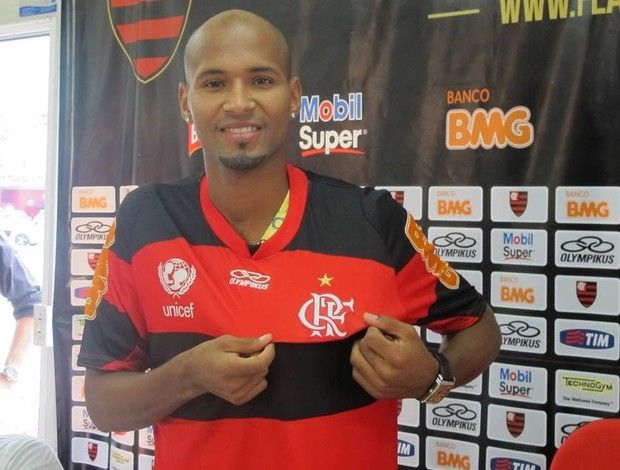 Destaque do Resende, Wellington se apresenta ao Flamengo