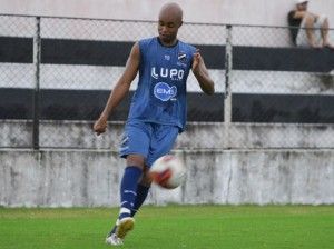 Duque de Caxias apresenta primeiro reforço para Série C