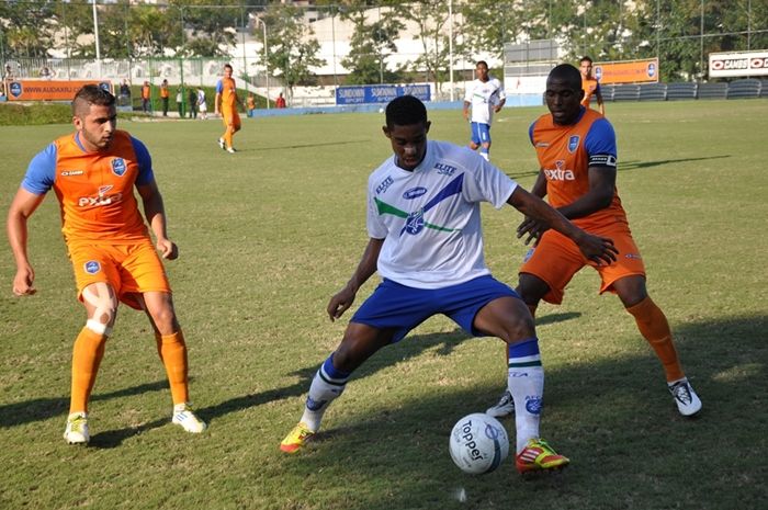 Audax goleia e se aproxima dos líderes