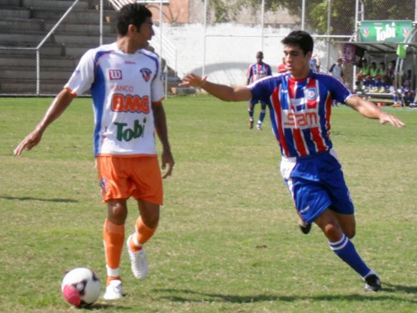 Duque de Caxias vence Friburguense em amistoso no Marrentão