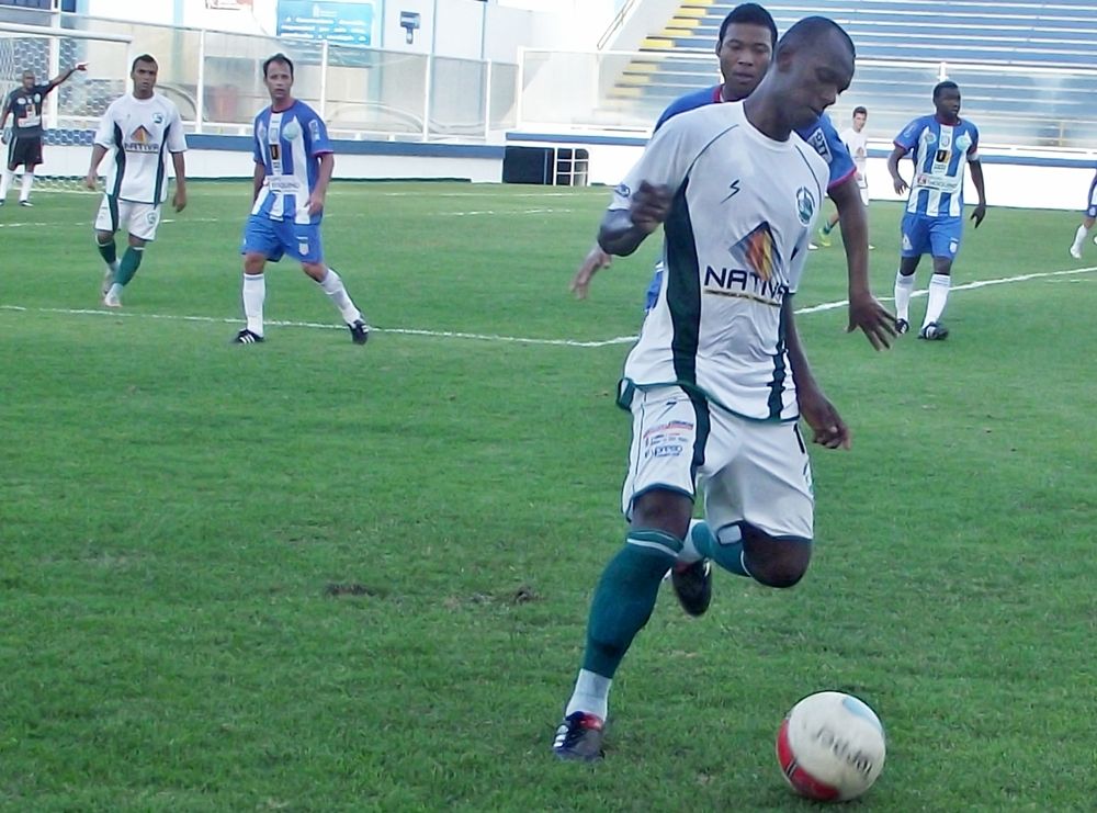 Com muitos problemas, Serra Macaense enfrenta o Barra Mansa no Moacyrzão