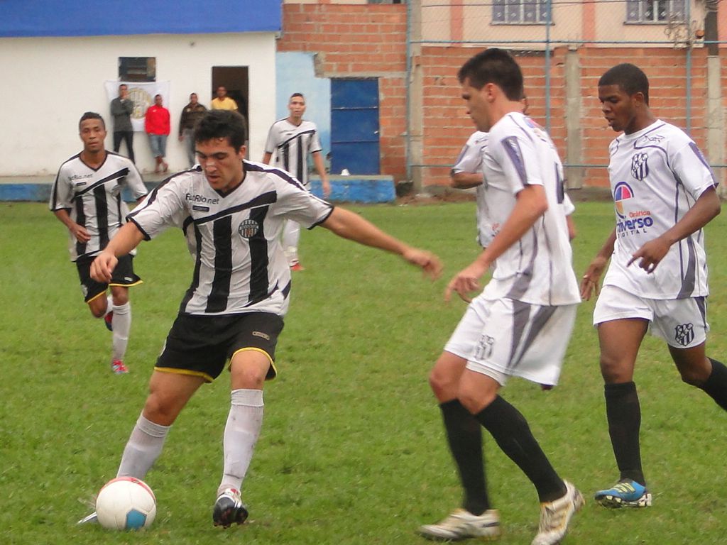 Juventus empata com Mesquita e se garante na Série B