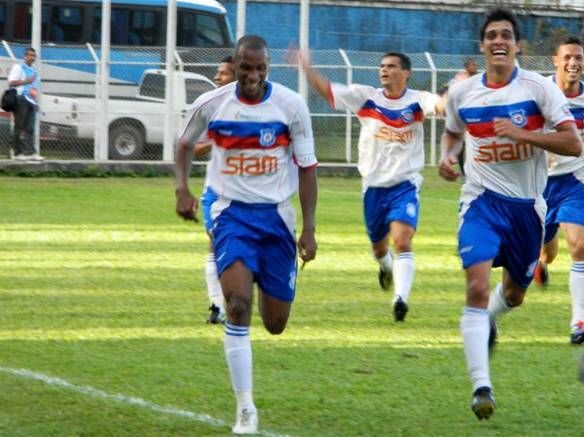 Friburguense vence o Aracruz e assume liderança na Série D