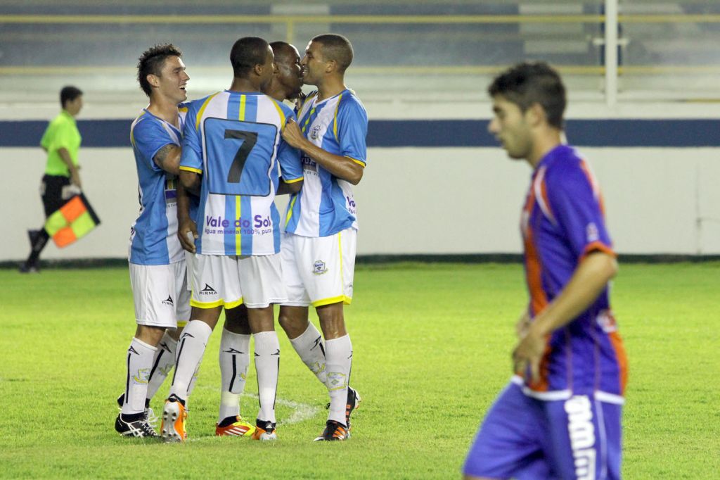 William decide novamente e Macaé vence pela Copa Rio