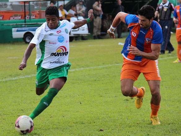 Duque de Caxias perde para a Chapecoense