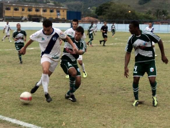 Angra vence e ainda sonha com vaga