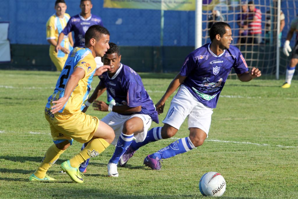 Macaé sofre gol no fim e estreia com empate na Copa Rio