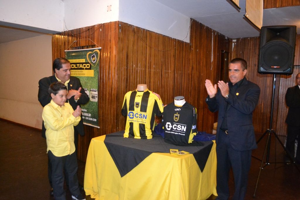 Volta Redonda apresenta novos uniformes e novo patrocinador