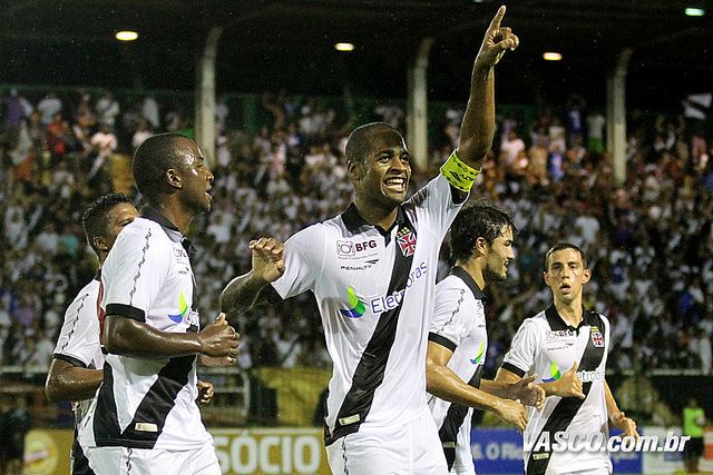 Vasco vence e mantém 100% de aproveitamento