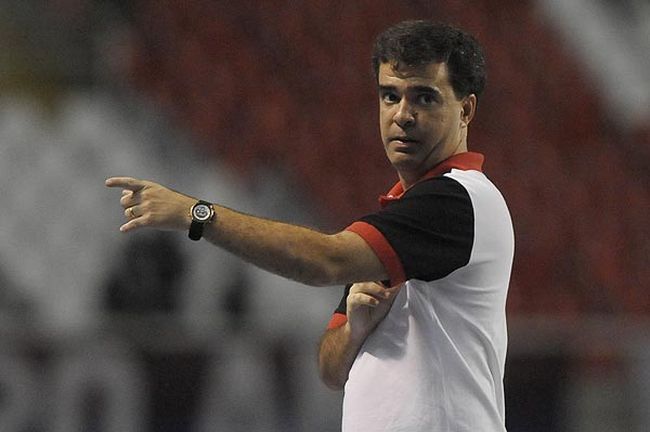 Júnior Lopes é o novo técnico do Duque de Caxias