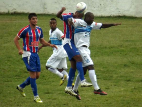 Ceres vence o Friburguense e segue com chances