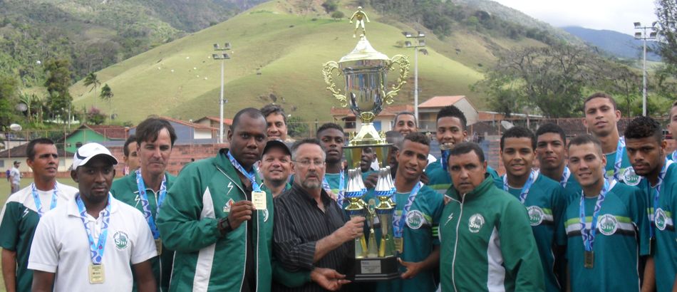 Serra Macaense recebe troféu e medalhas do Estadual da Série B Sub-20